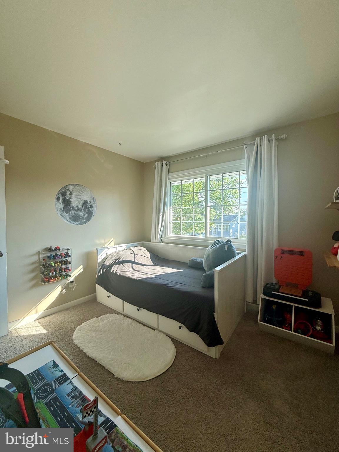 1335 GREENLEAF ROAD