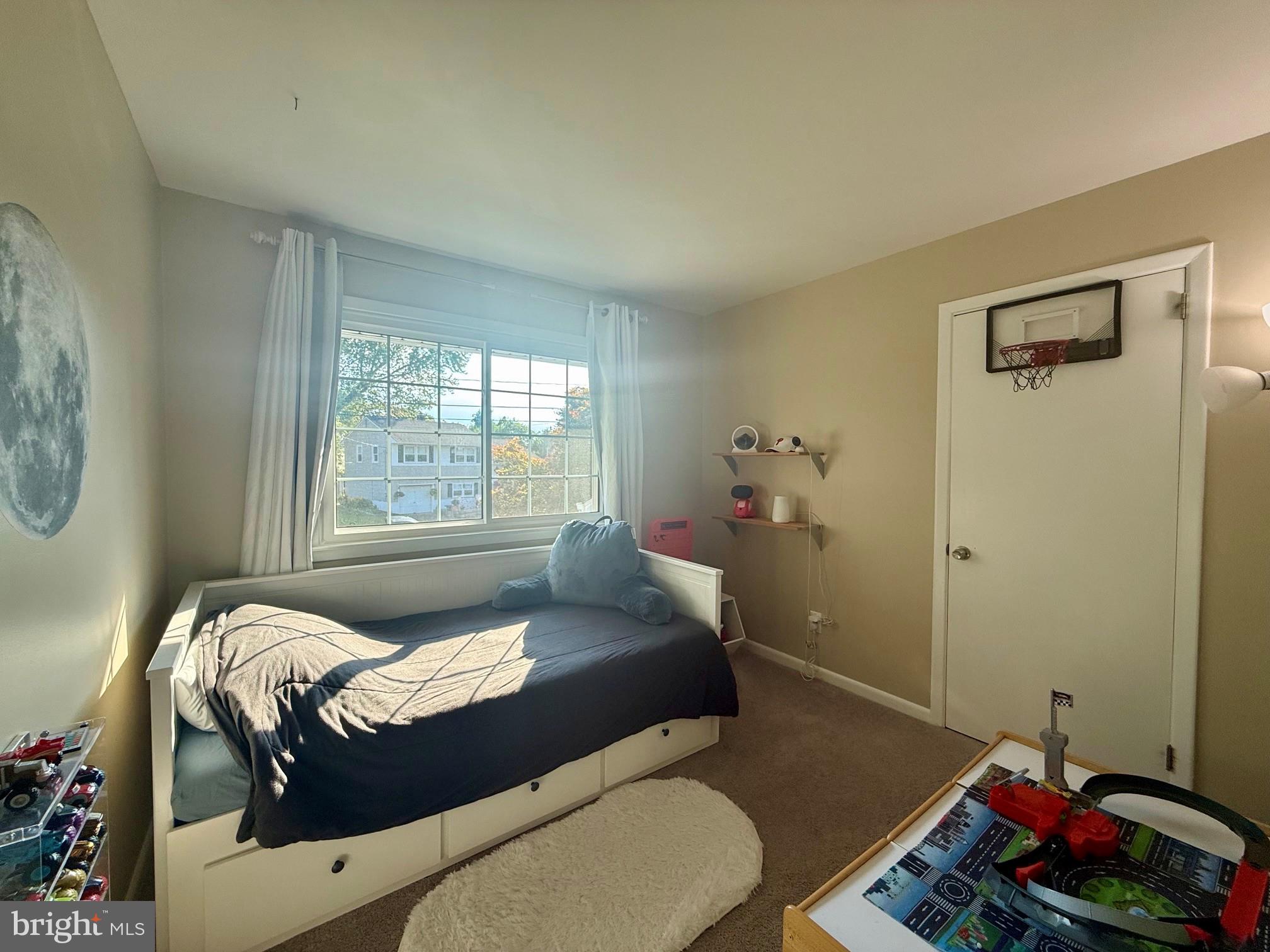 1335 GREENLEAF ROAD