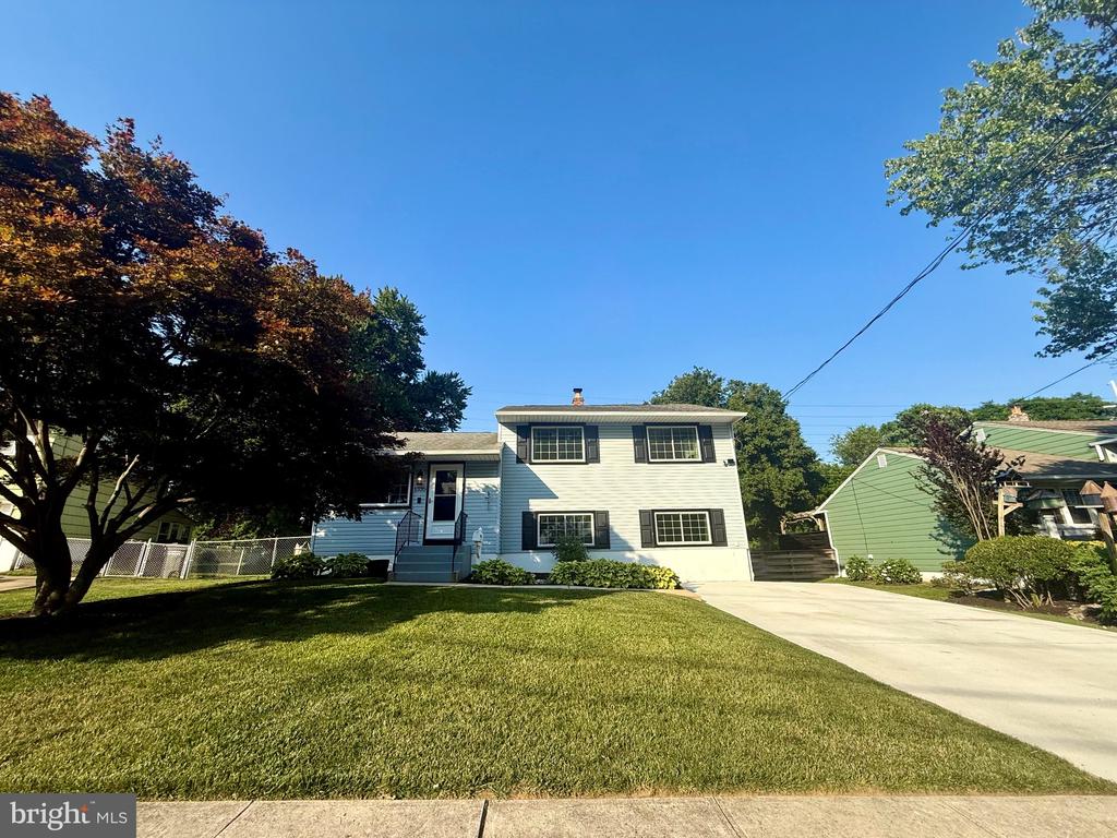 1335 GREENLEAF ROAD