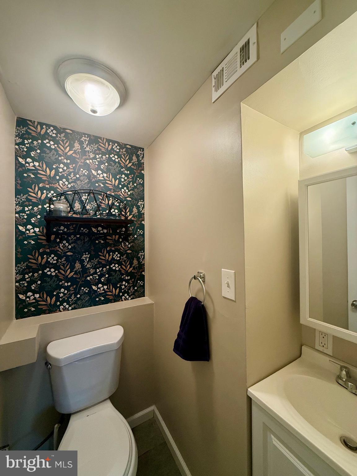 1335 GREENLEAF ROAD