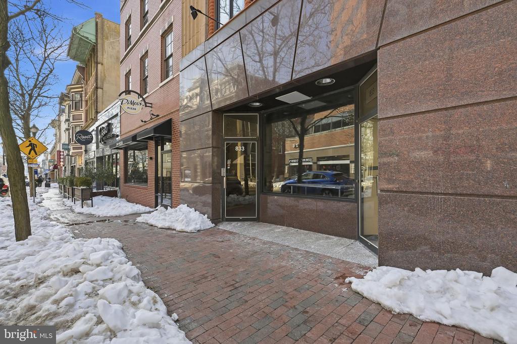 833 N MARKET STREET