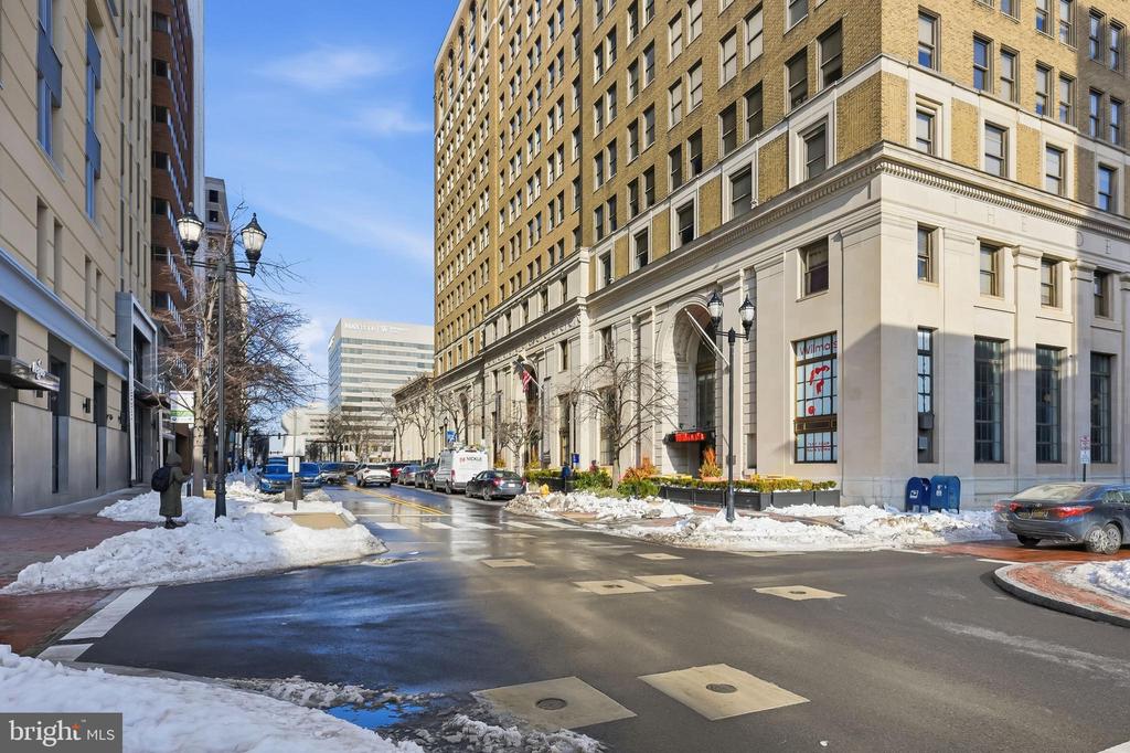 833 N MARKET STREET