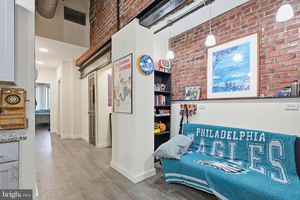 833 N MARKET STREET