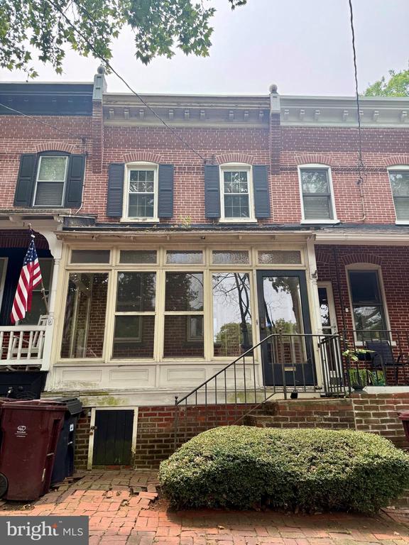 924 LOVERING AVENUE