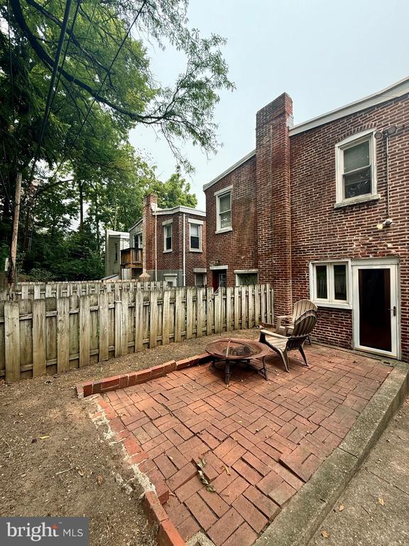 924 LOVERING AVENUE