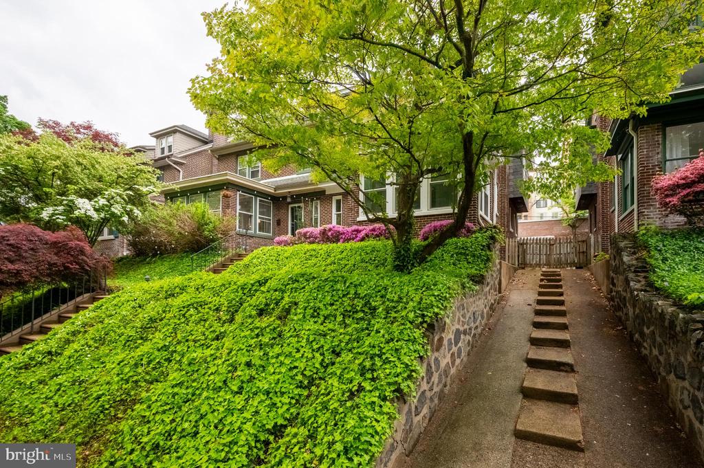 1406 LOVERING AVENUE