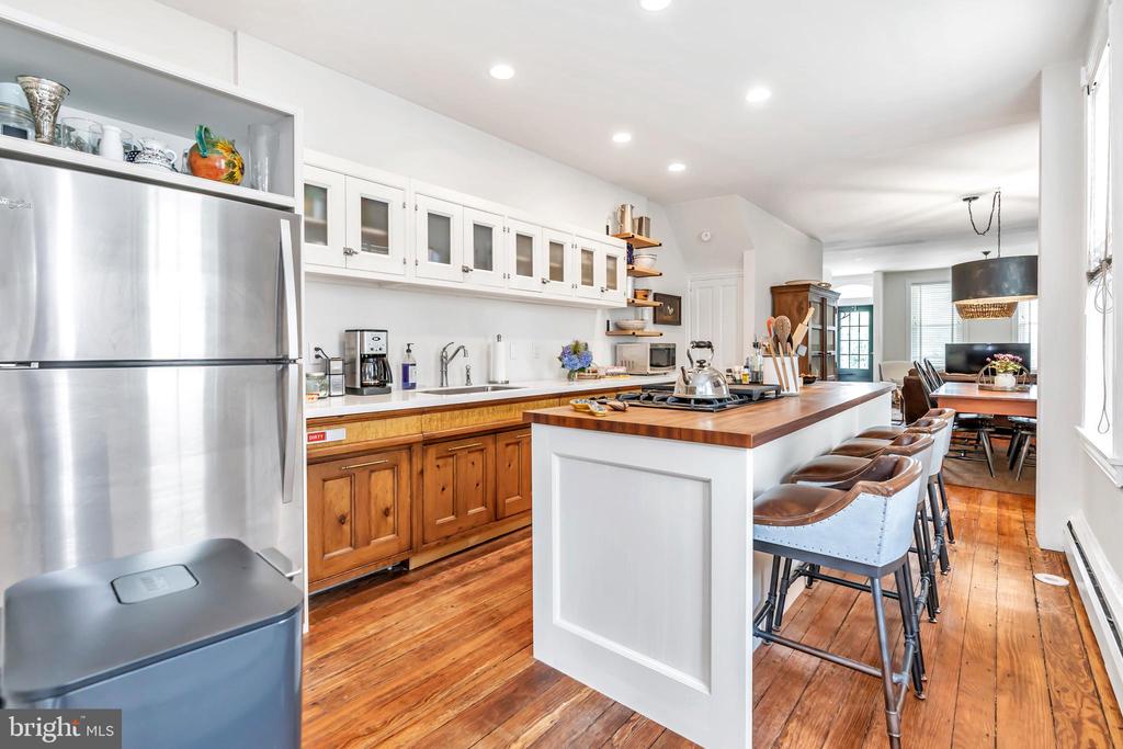 2454 W 16TH STREET
