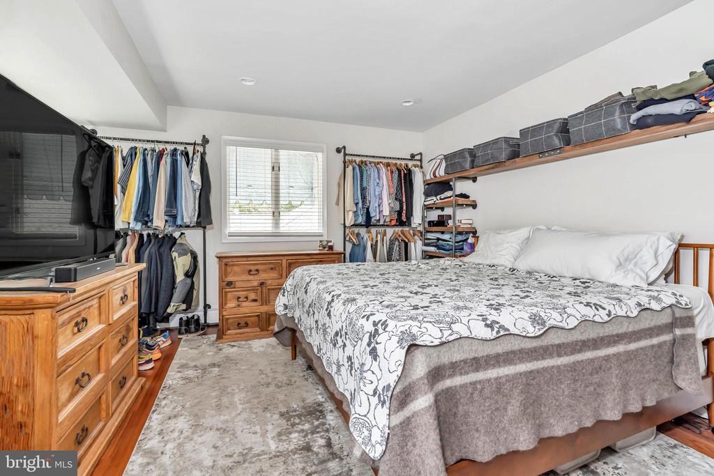 2454 W 16TH STREET