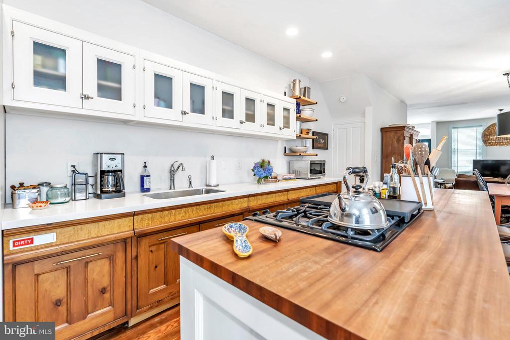 2454 W 16TH STREET