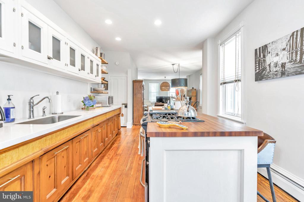 2454 W 16TH STREET