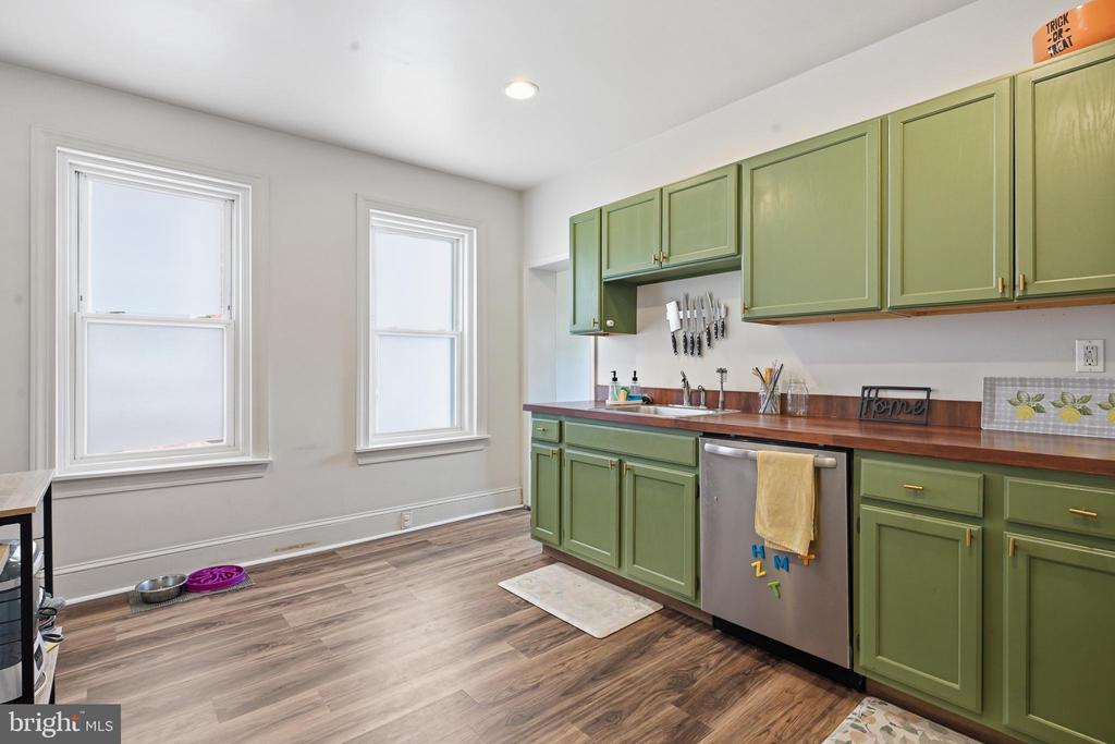 1111 W 9TH STREET