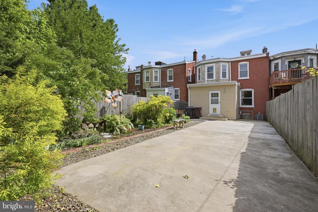 406 W 20TH STREET