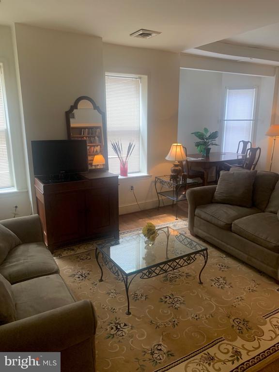 817 N JACKSON STREET Unit: 2