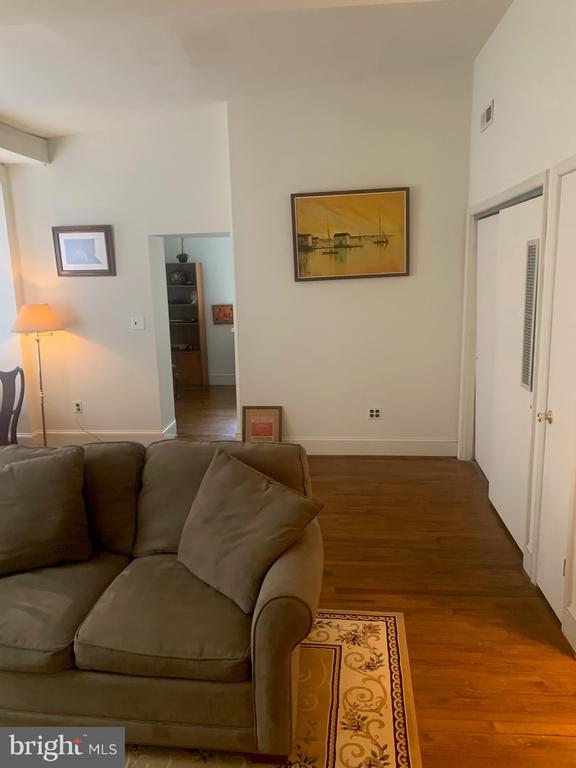 817 N JACKSON STREET Unit: 2