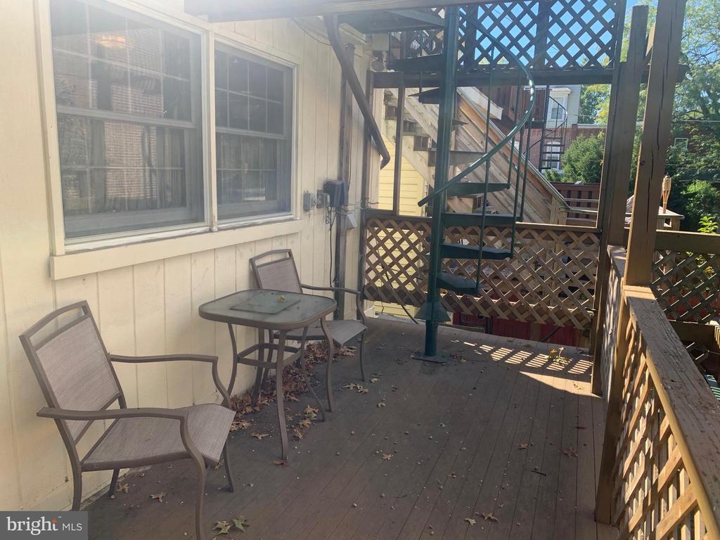 817 N JACKSON STREET Unit: 2