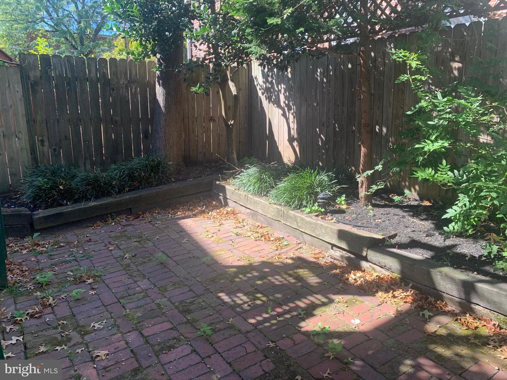 817 N JACKSON STREET Unit: 2