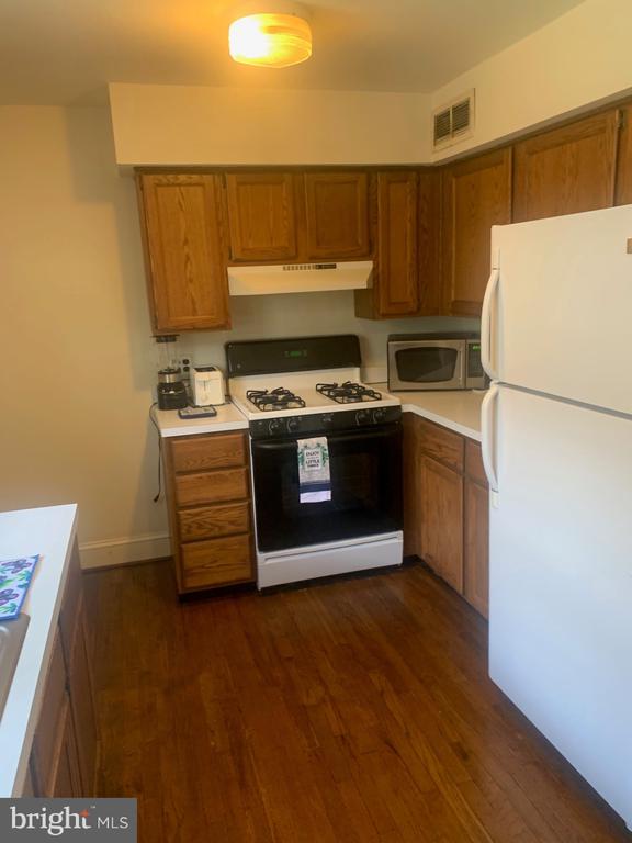 817 N JACKSON STREET Unit: 2