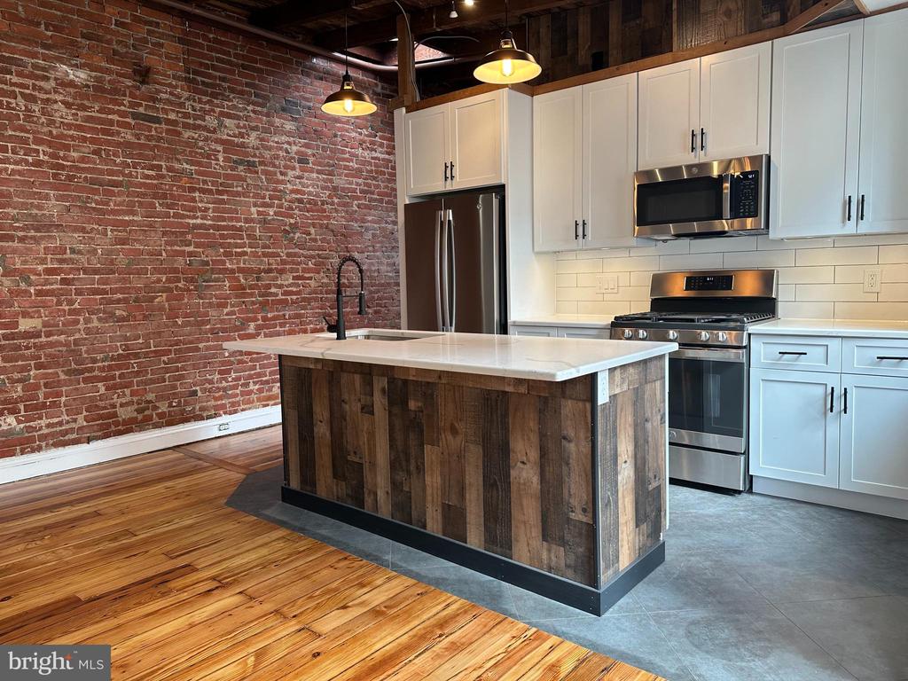 115 W 13TH STREET Unit: 2