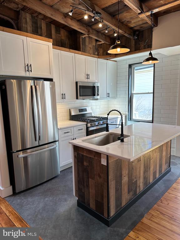 115 W 13TH STREET Unit: 2
