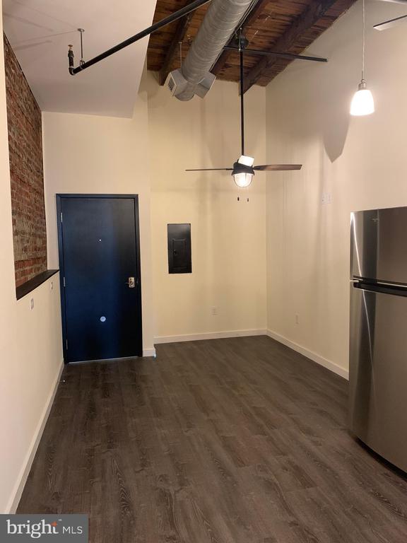 833 N MARKET STREET Unit: 302