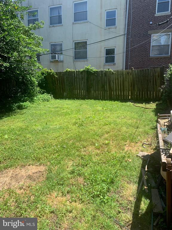 1304 N CLAYTON STREET Unit: 1