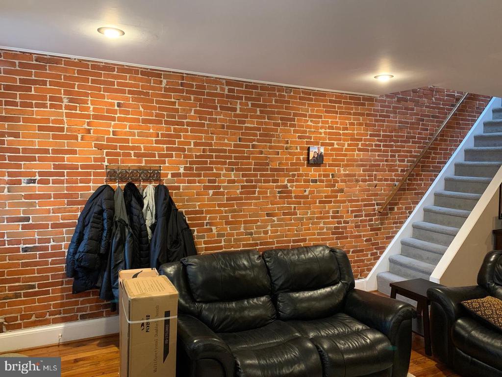 1403 N ADAMS STREET