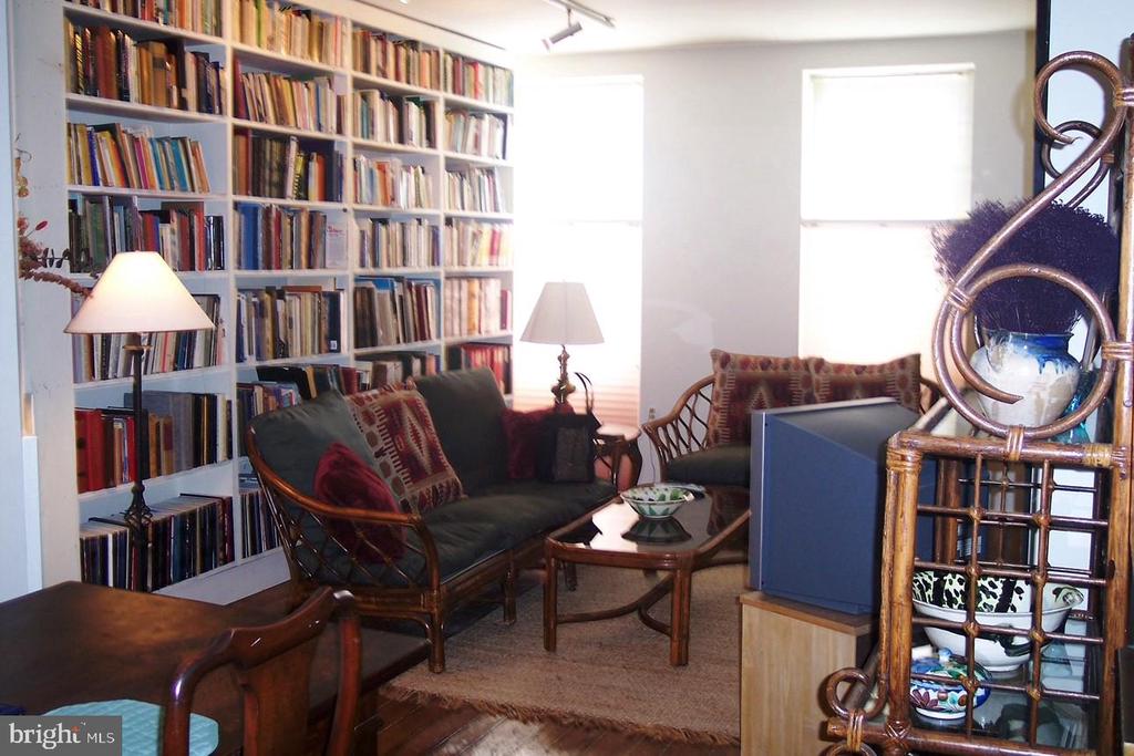 819 N JACKSON STREET Unit: 1