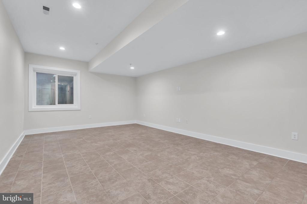 412 N FRONT STREET Unit: 31