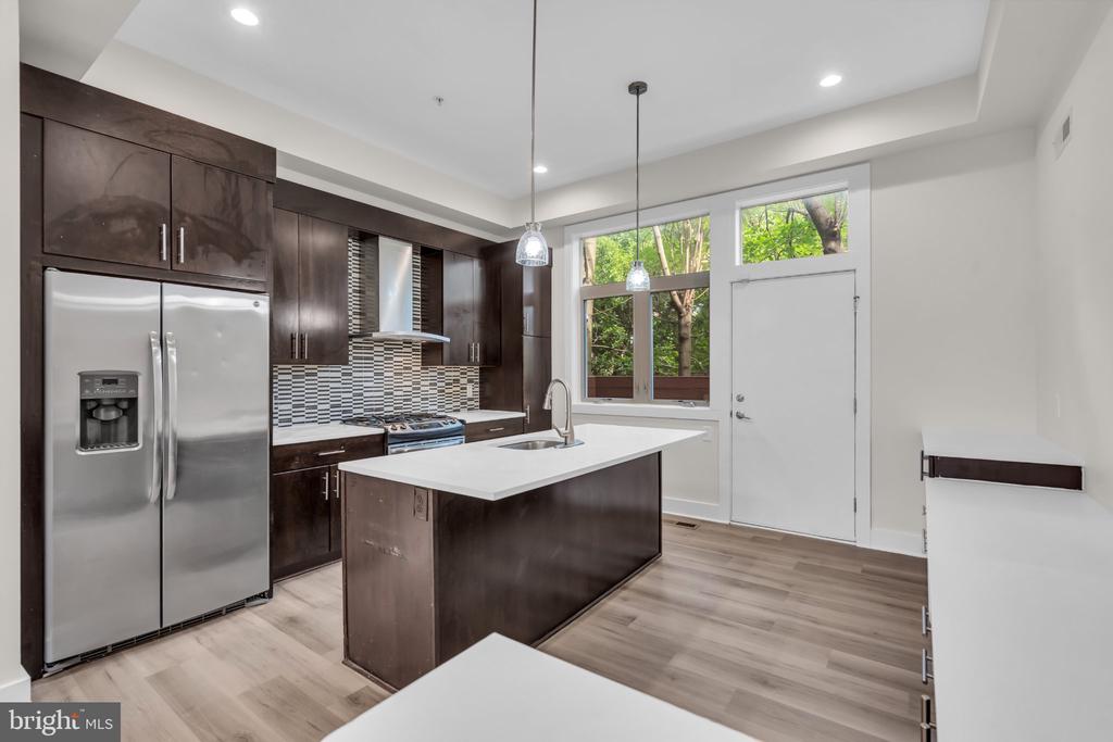 412 N FRONT STREET Unit: 31