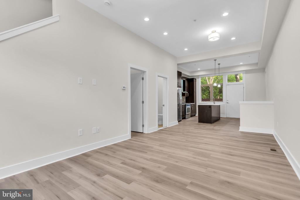 412 N FRONT STREET Unit: 31