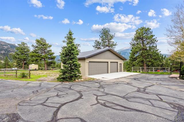 640 Pinewood Lane