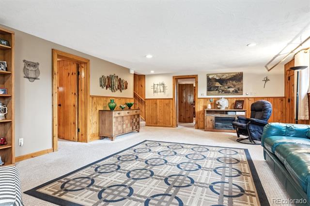 640 Pinewood Lane