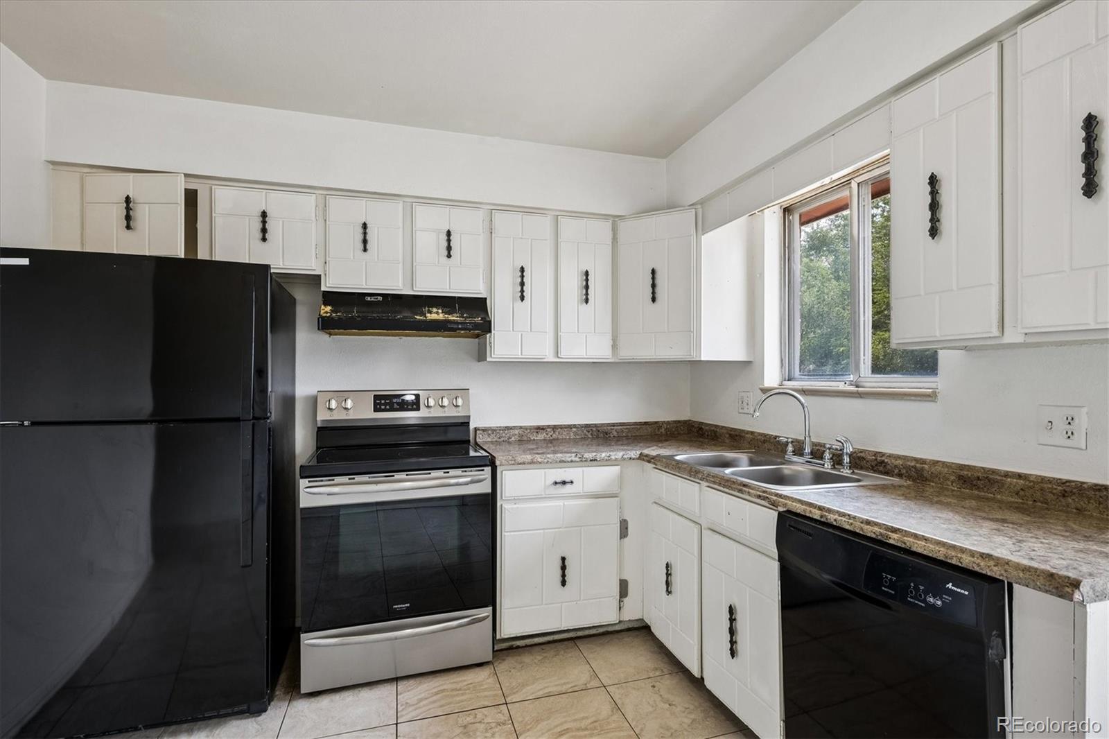 951-953 S Yarrow Street
