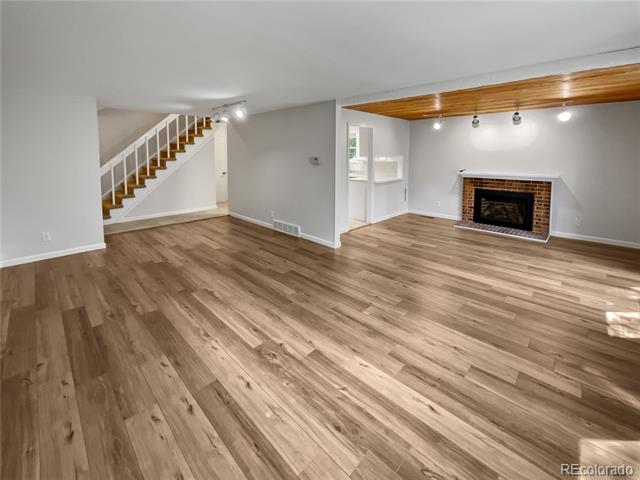2833 S Lansing Way