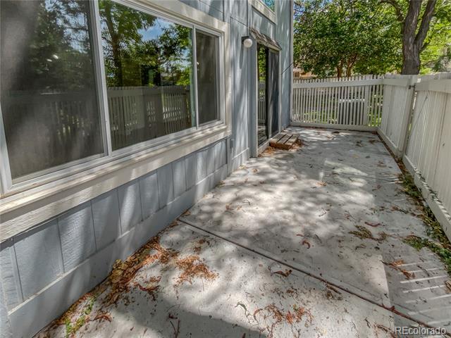 2833 S Lansing Way