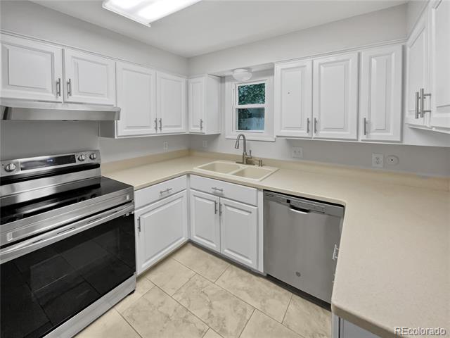 2833 S Lansing Way