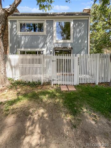 2833 S Lansing Way