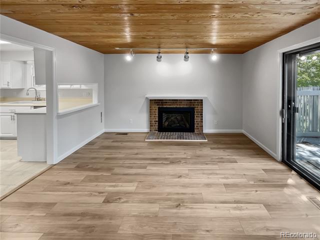 2833 S Lansing Way