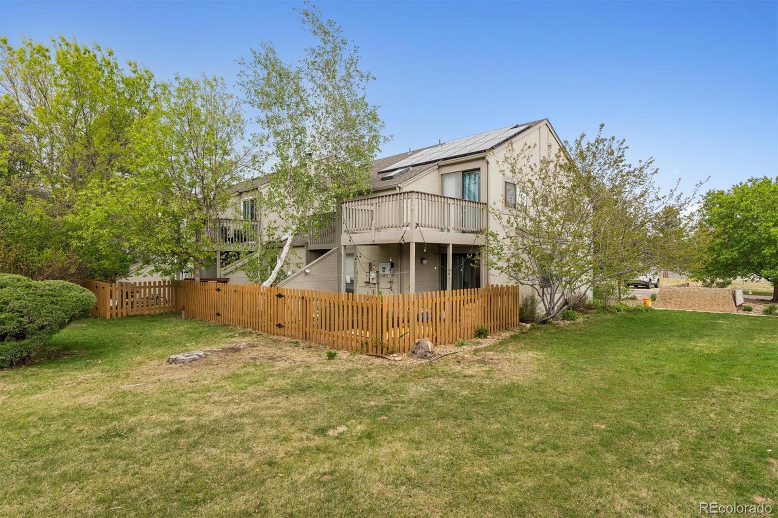 1039 E Moorhead Circle