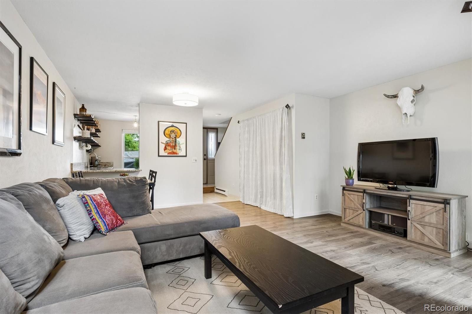 1039 E Moorhead Circle