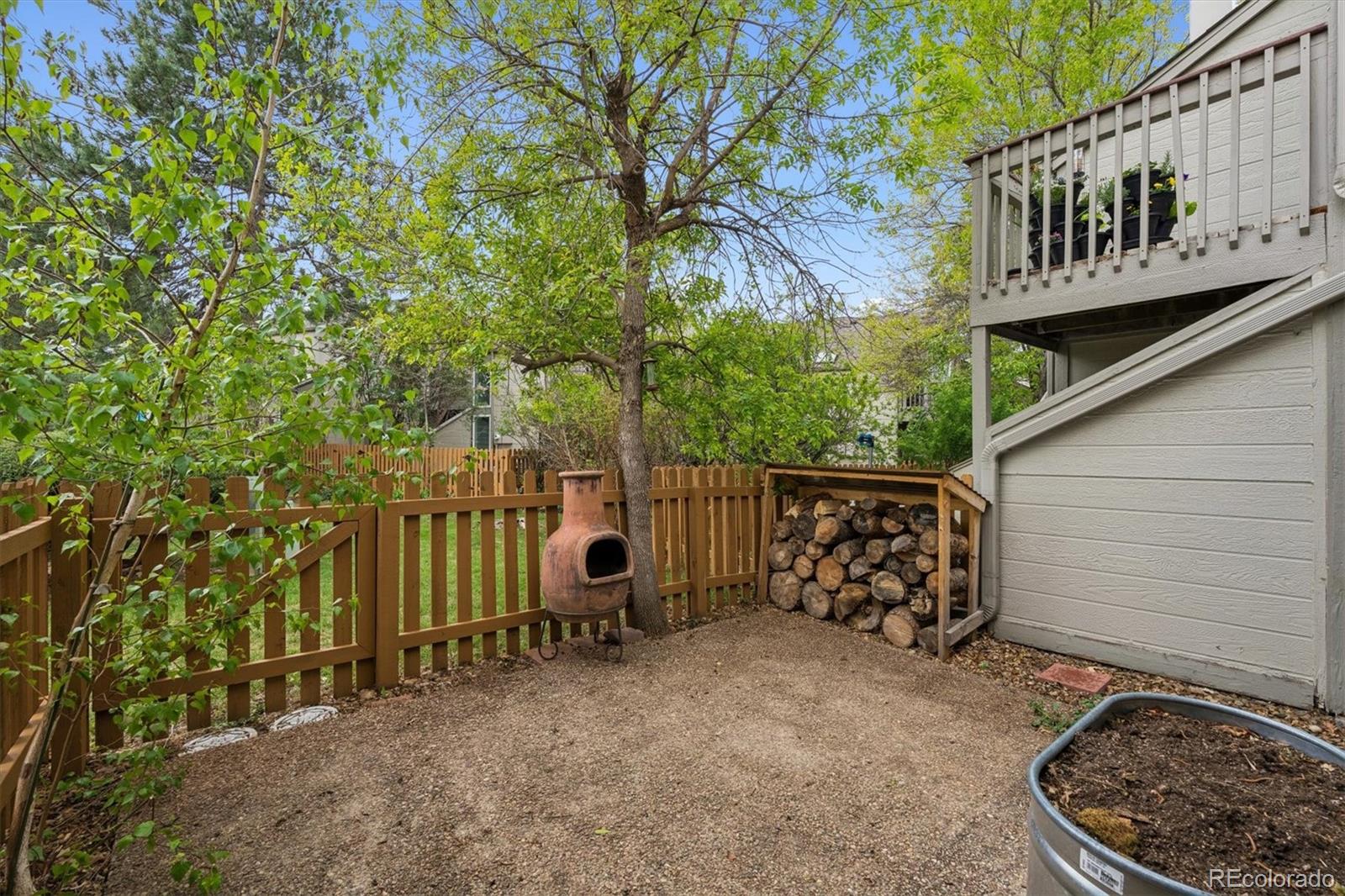 1039 E Moorhead Circle