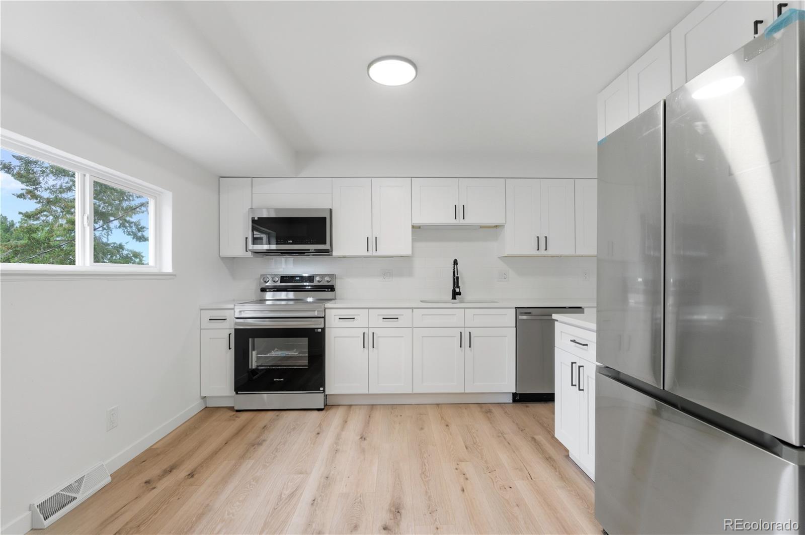 1239 Dearborn Street