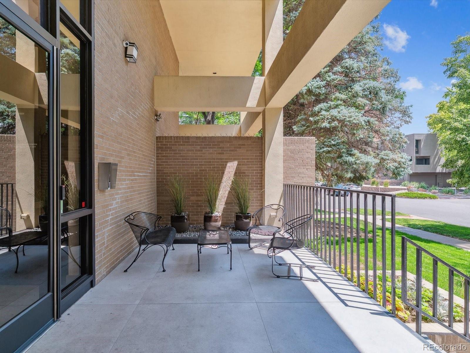 1111 Race Street Unit: 3A