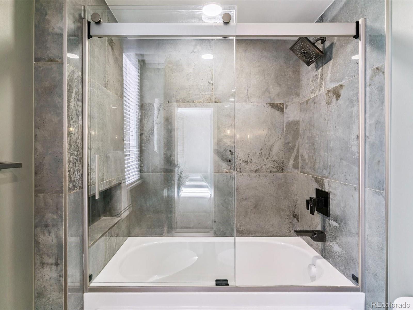 1111 Race Street Unit: 3A