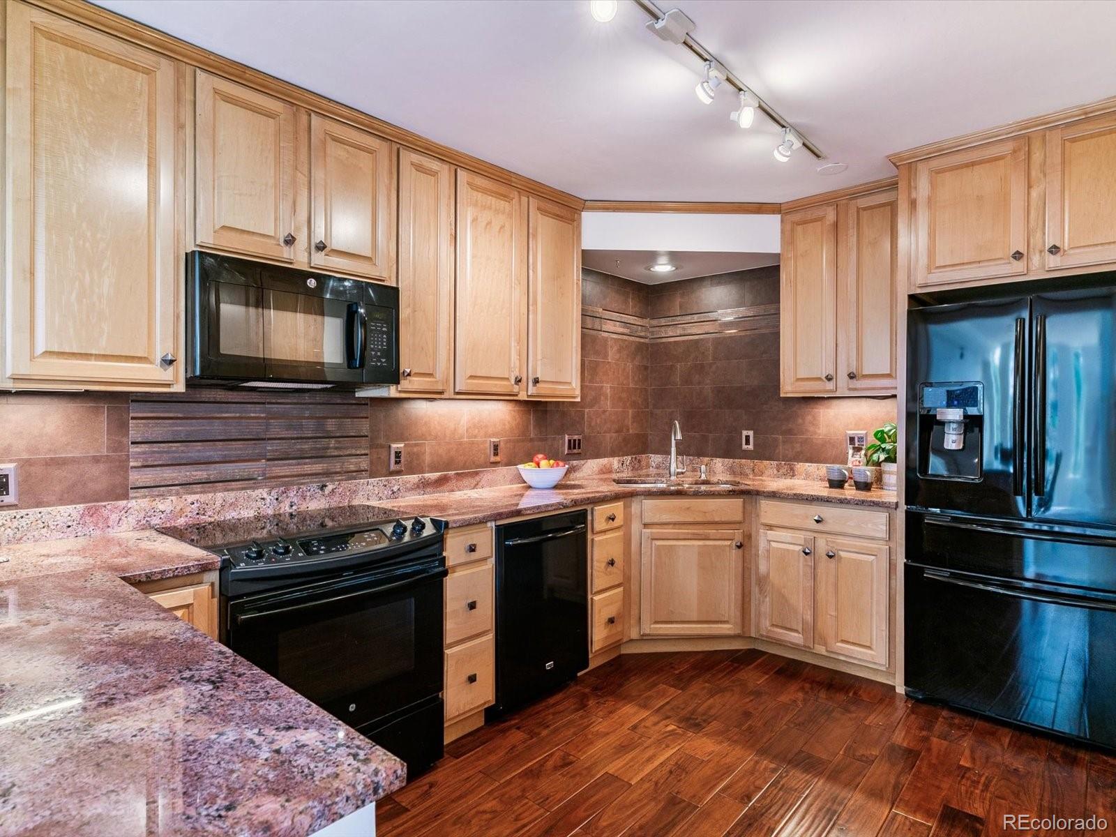 1111 Race Street Unit: 3A