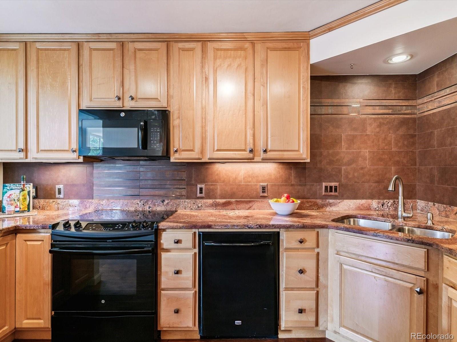 1111 Race Street Unit: 3A