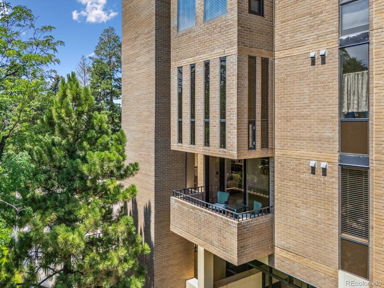 1111 Race Street Unit: 3A