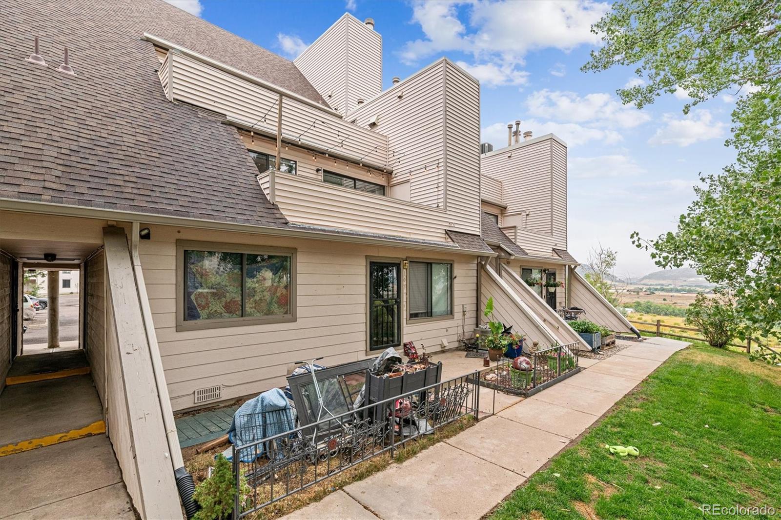 4206 S Eldridge Street Unit: 207