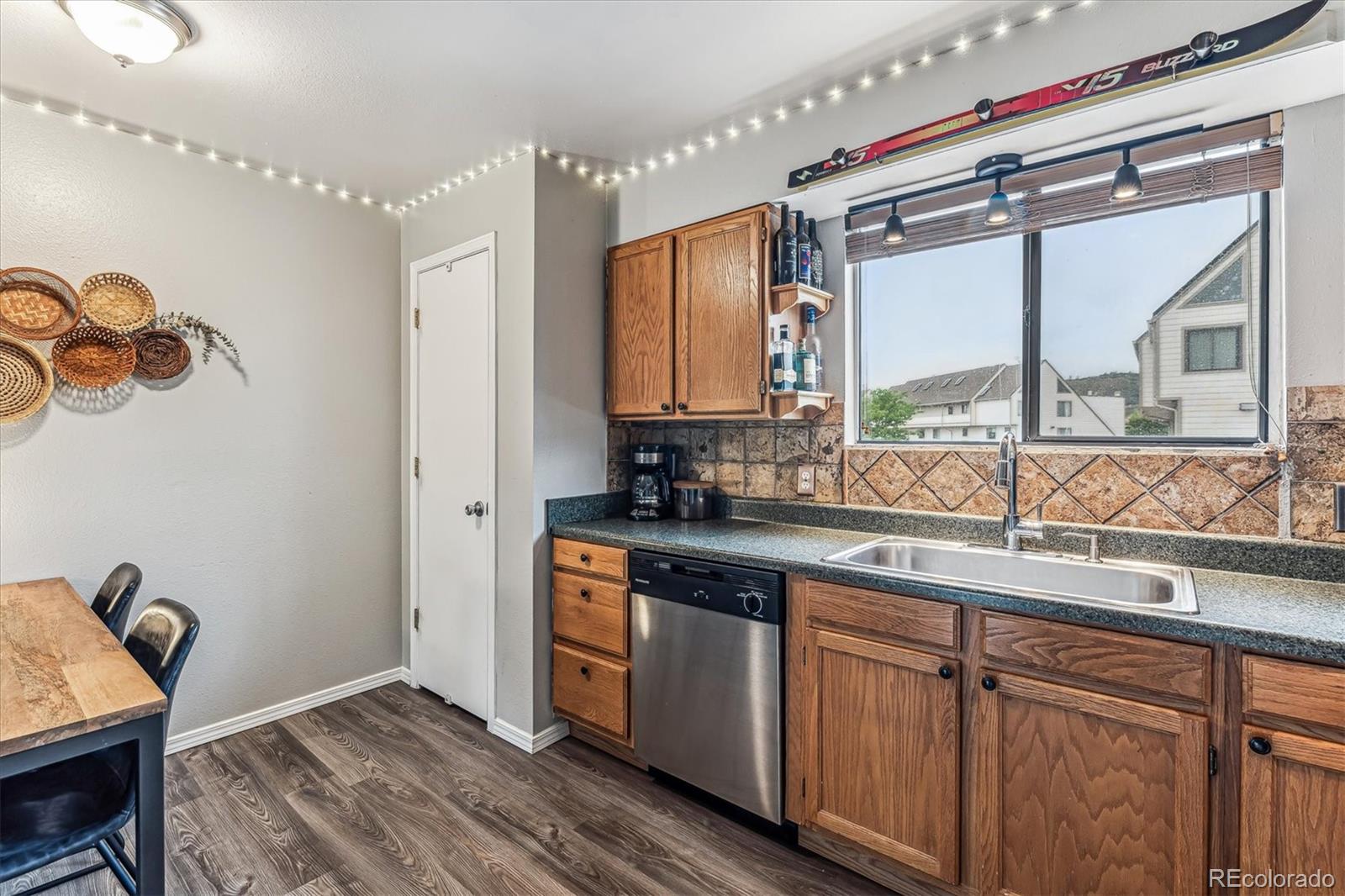 4206 S Eldridge Street Unit: 207