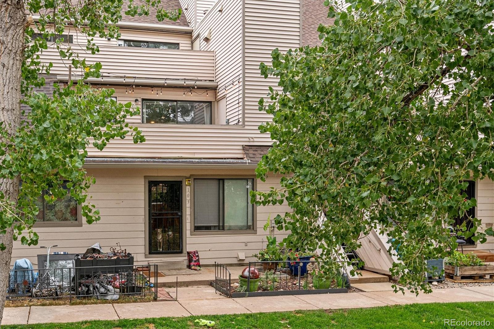 4206 S Eldridge Street Unit: 207
